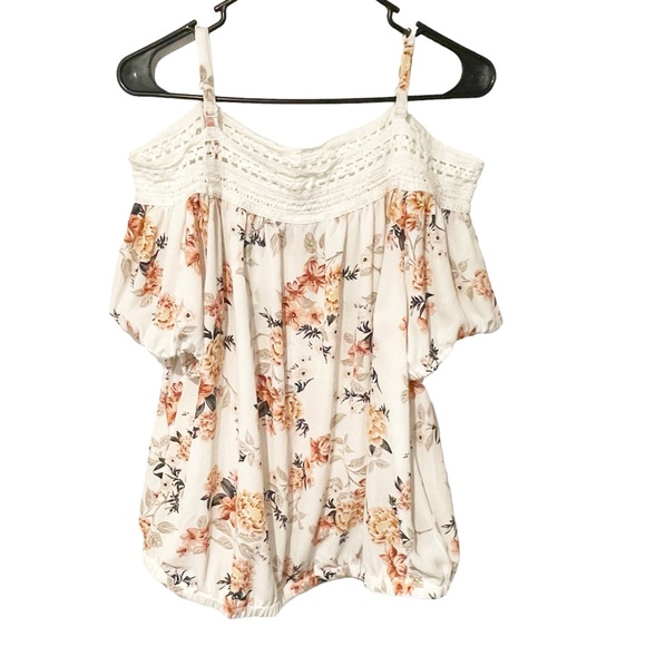 TORRID Plus Size 1X IVORY‎ FLORAL GEORGETTE COLD SHOULDER BLOUSE - Picture 2 of 6